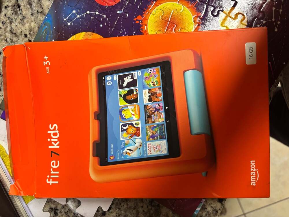 Kindle Fire HD 8th gen Red Amazon Like new